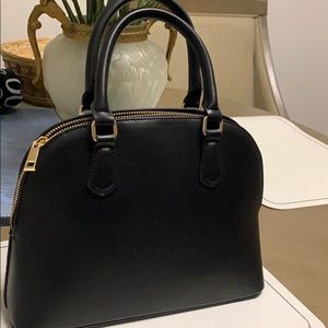 Perfect purse for the professional.